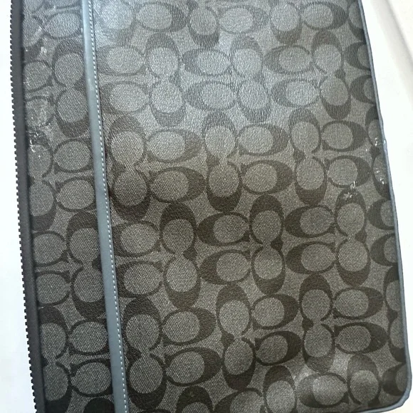 Coach - Picture 5 of 11